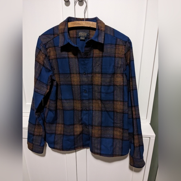 Pendleton women's cropped lodge shirt - Picture 2 of 5